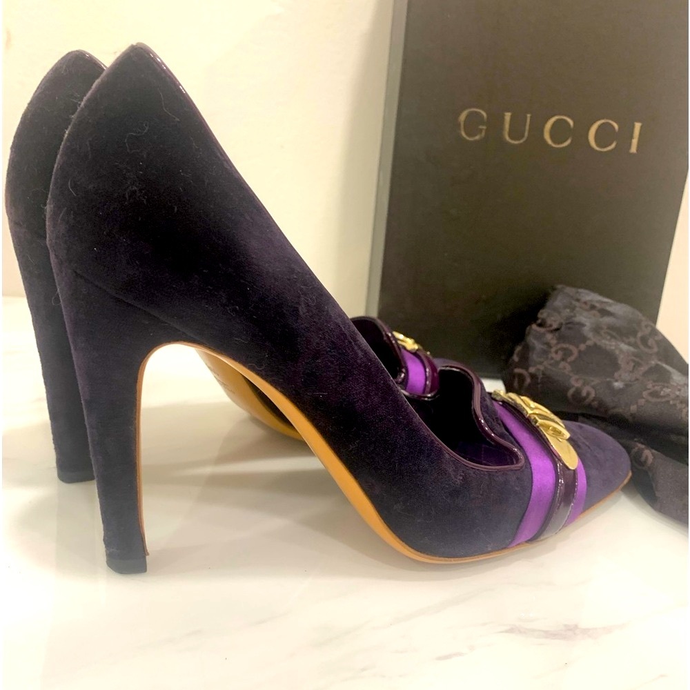 GUCCI Purple Velvet Heels with Gold Buckle Size 10